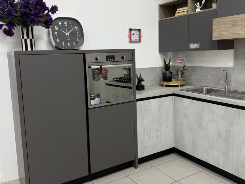 Cucina Moderna con Gola e Cappa Integrata