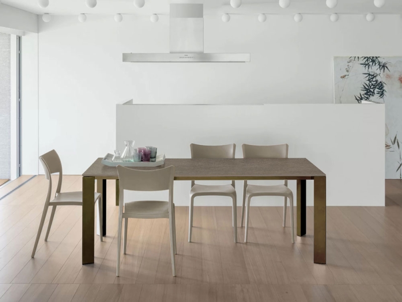 Tavolo Allungabile con Top in Laminato e 4 sedie 03