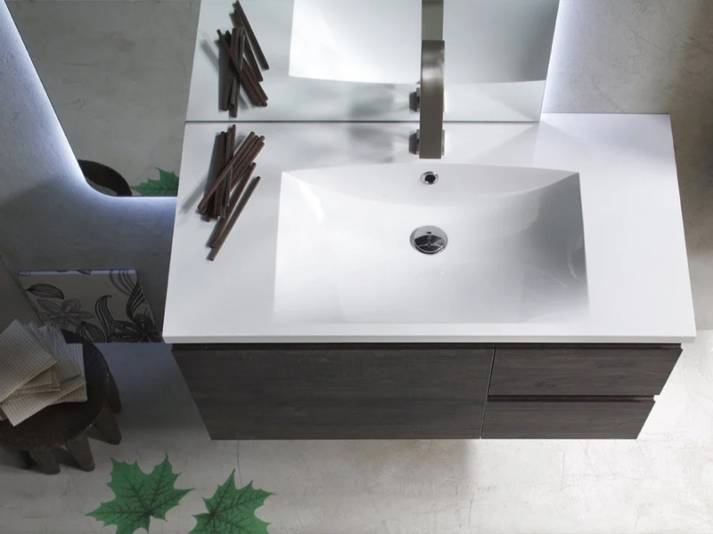 Bagno con Base Sospesa e Specchiera con Led Perimetrale 03