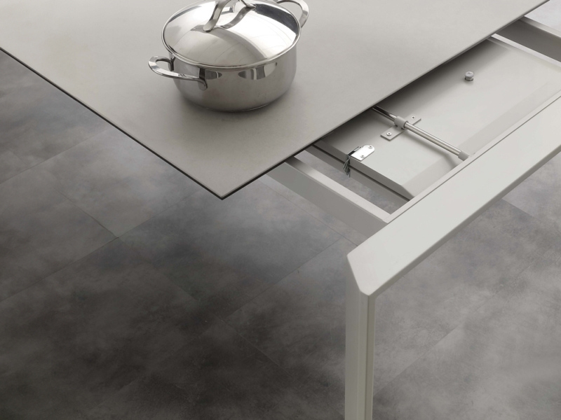Tavolo Allungabile con Piano in Vetro Ceramica e set 4 sedie 08