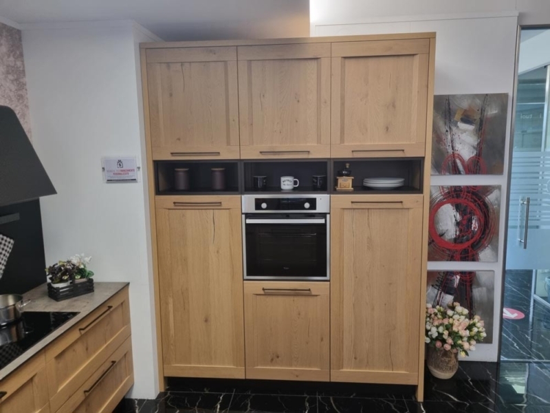 Cucina Con Penisola e Soggiorno