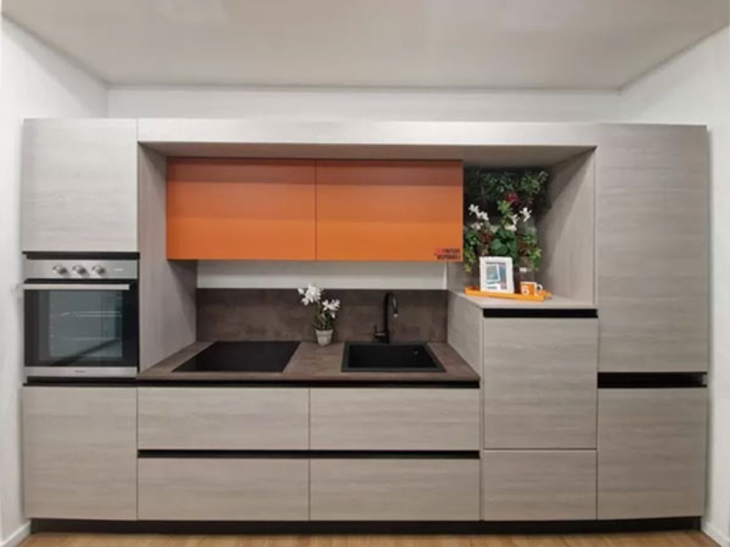 Cucina Lineare con Gola Integrata in Stile Industrial Chic