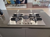 Cucina Angolare con Penisola e Top in Quarzo