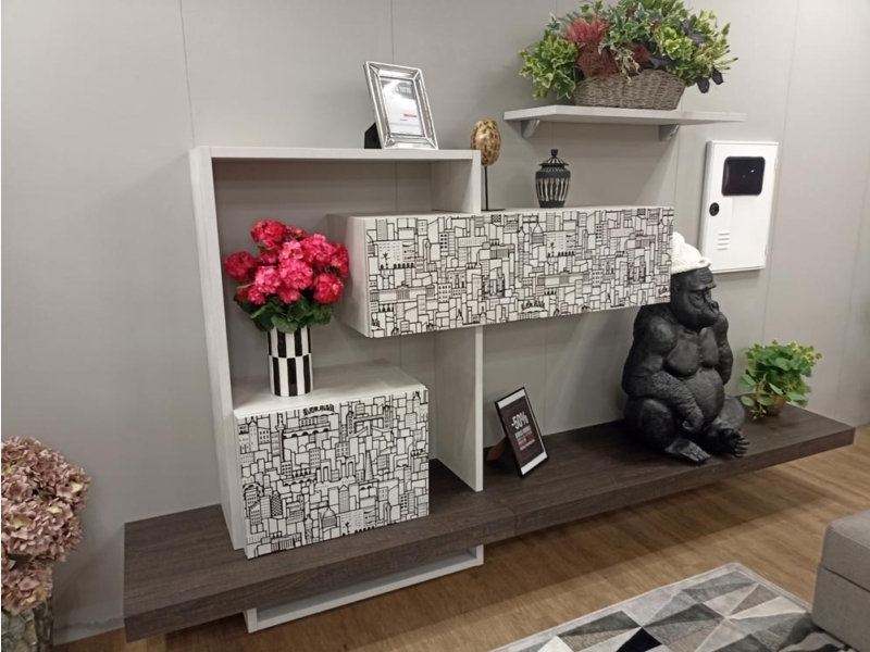 Soggiorno sospeso moderno: eleganza e funzionalità