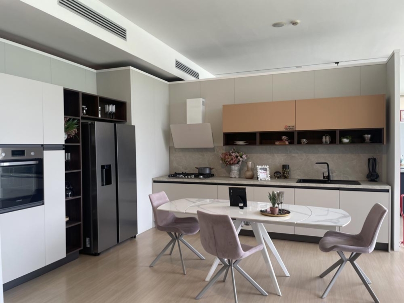 Cucina con Gruppo Colonne