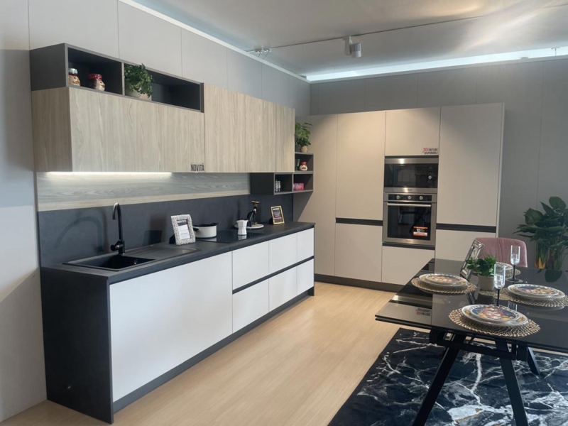 Cucina Lineare con Gruppo Colonne