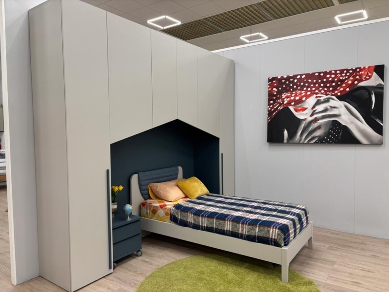 Cameretta a Ponte con Letto Singolo e Design a Casetta