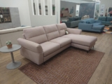 Divano con Chaise Longue Reversibile e Braccioli Relax