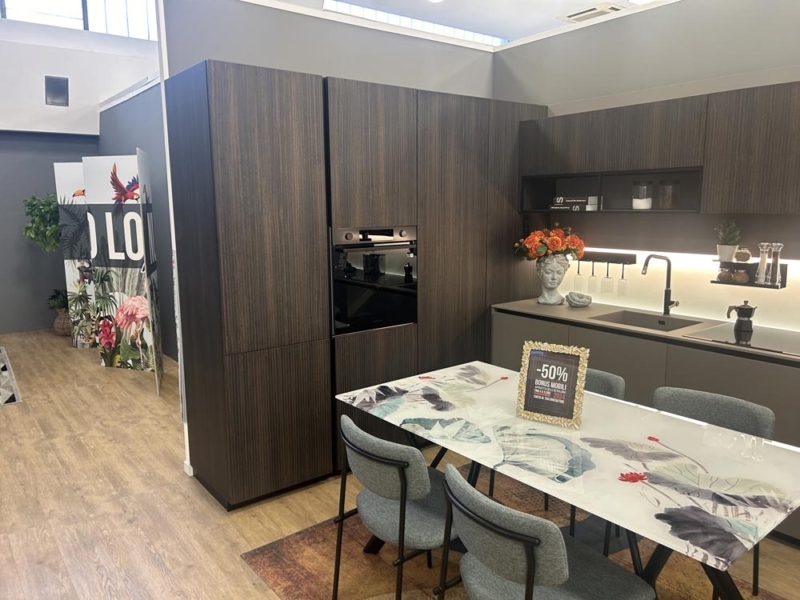 Cucina Angolare Moderna con Colonne