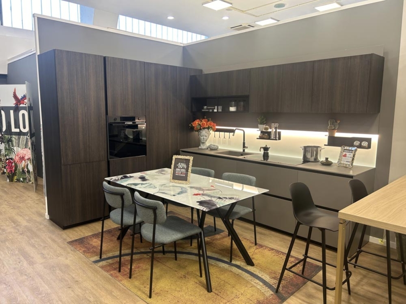 Cucina Angolare Moderna con Colonne