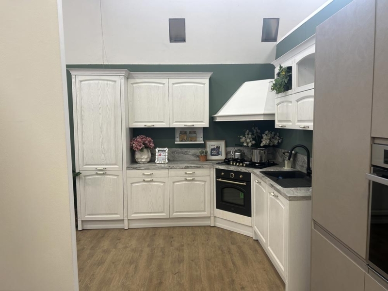 Cucina Classica Angolare con Maniglie