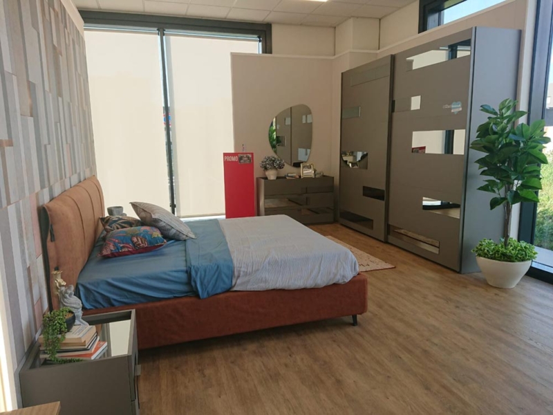 Camera Completa con Armadio Scorrevole e Letto Contenitore