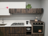 Cucina Moderna Lineare con Gola e Isola Bianco e Quercia