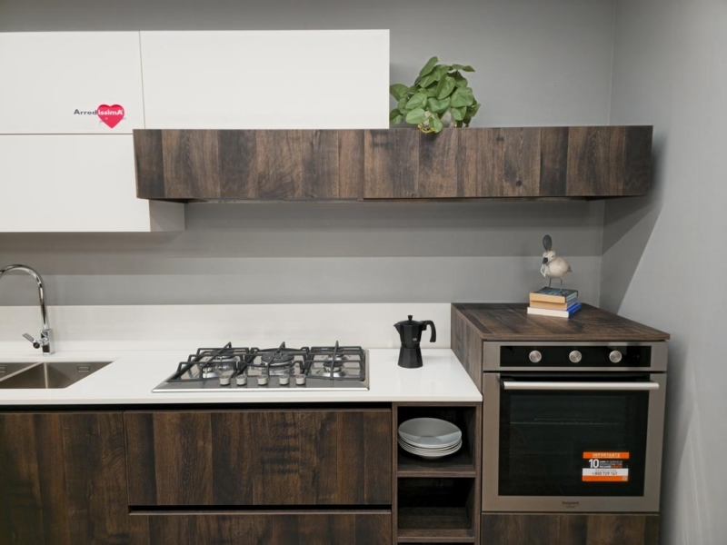 Cucina Moderna Lineare con Gola e Isola Bianco e Quercia