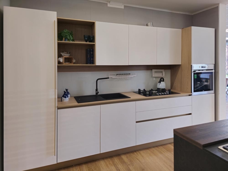 Cucina Lineare Moderna con Gola e Schienale Magnetico