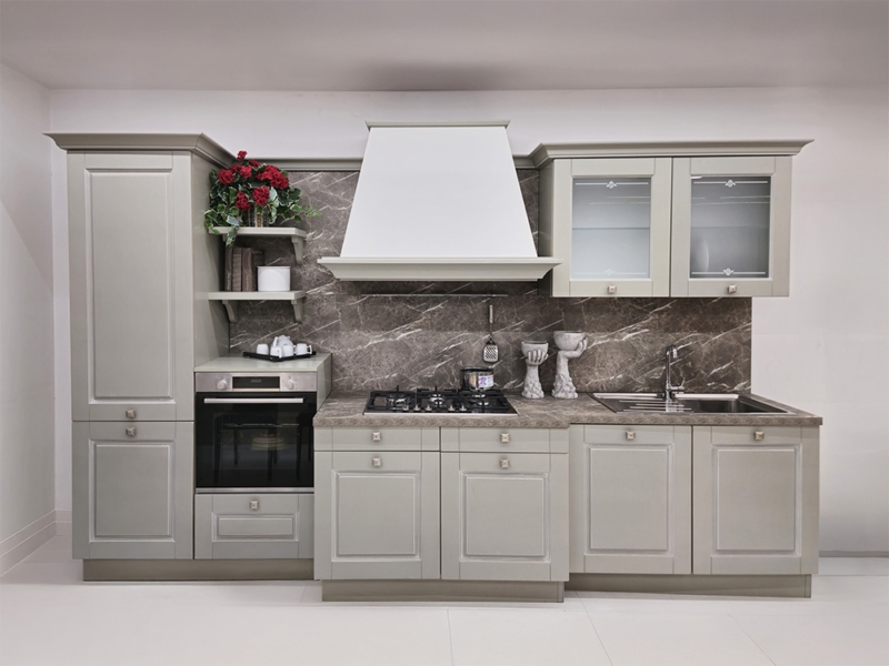 Cucina Classica con Anta a Telaio in Frassino Decapé