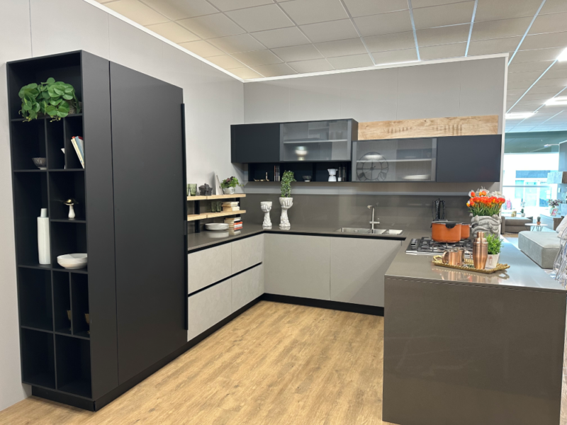Cucina Angolare Con Penisola e Maniglia Riga