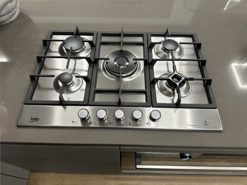 Cucina Angolare Con Penisola e Maniglia Riga
