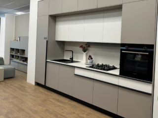 Cucina Lineare con Finiture Pet Pechino e Panama