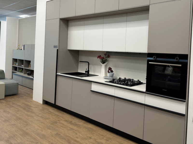 Cucina Lineare con Finiture Pet Pechino e Panama