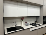 Cucina Lineare con Finiture Pet Pechino e Panama