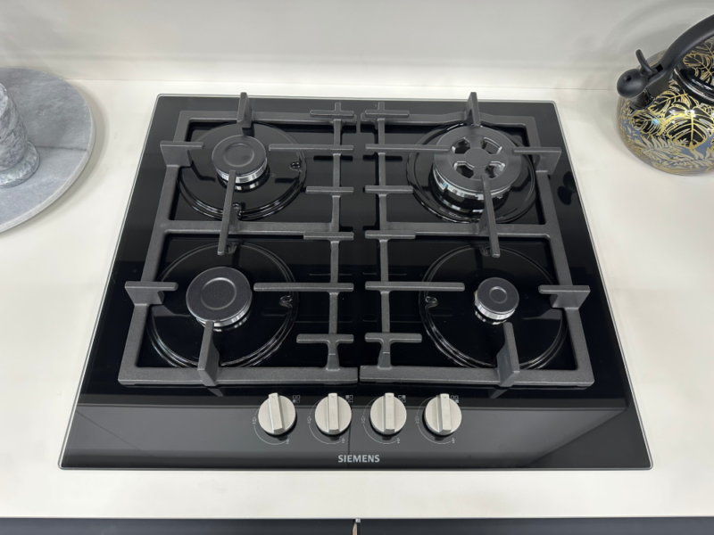 Cucina Lineare con Finiture Pet Pechino e Panama