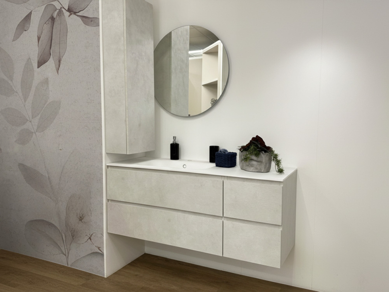 Bagno Sospeso Con Specchiera E Pensile A Colonna