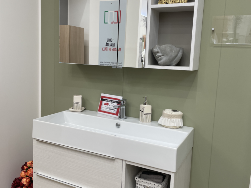 Bagno con Specchiera Contenitore