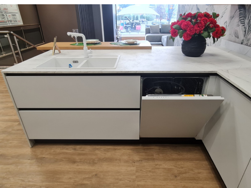 Cucina Angolare con Penisola Finiture Cloe