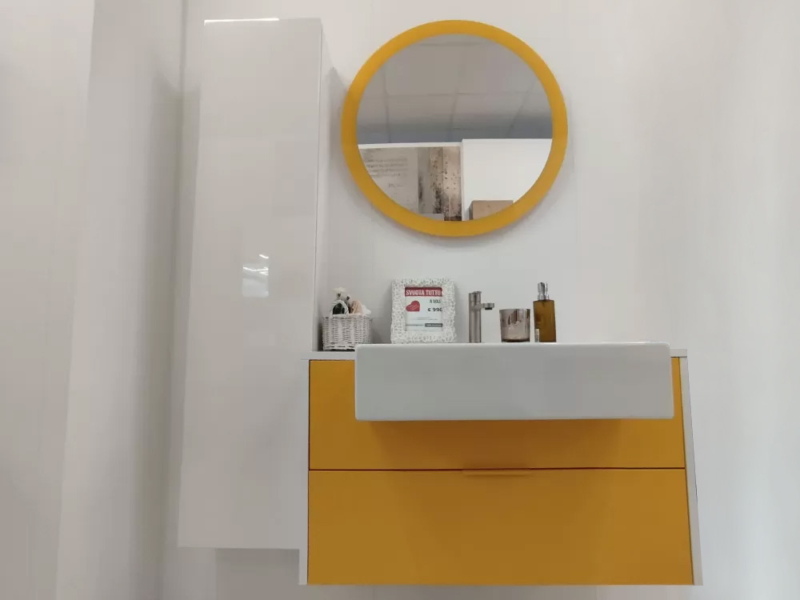 Bagno Giallo con Specchio Rotondo