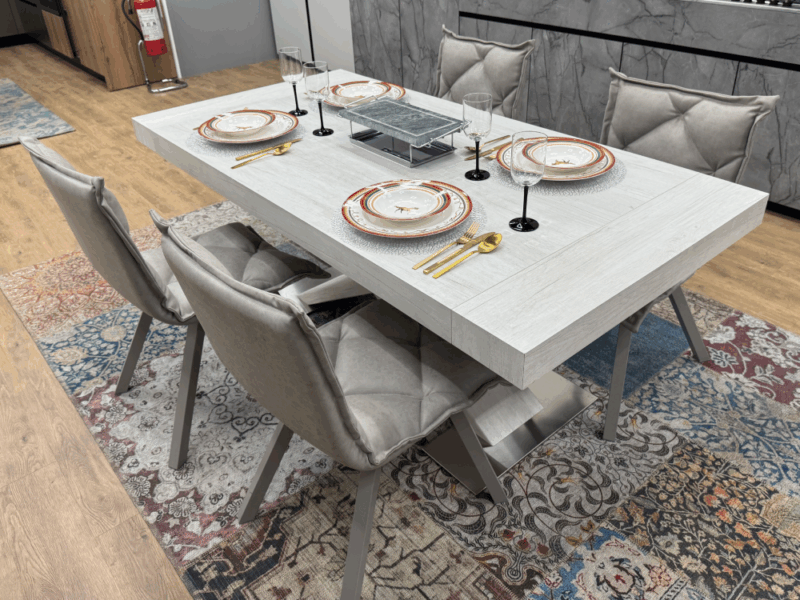 Tavolo in Laminato e 4 Sedie in Ecopelle