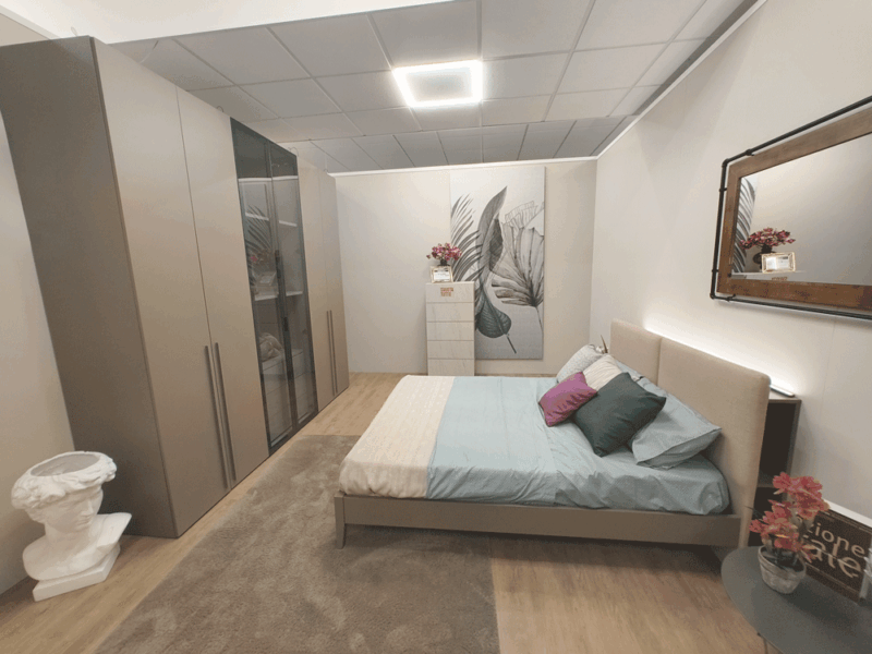 Camera da Letto Con Anta In Vetro E Testiera Multifunzione