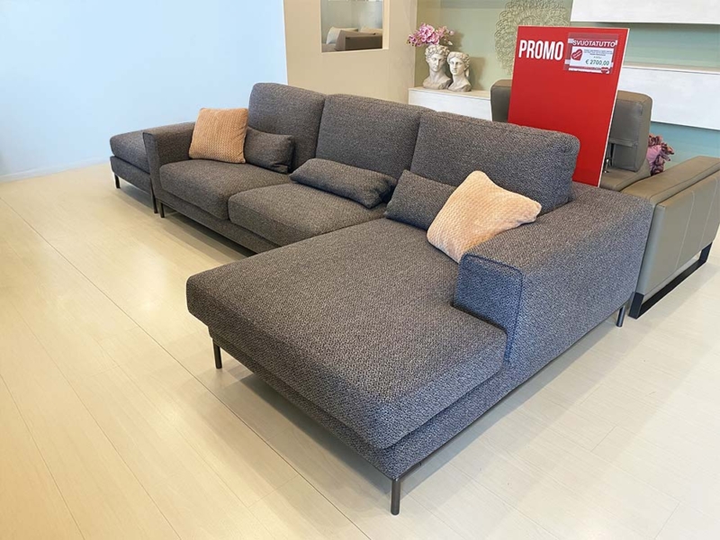 Divano Contemporaneo Con Penisola E Pouf