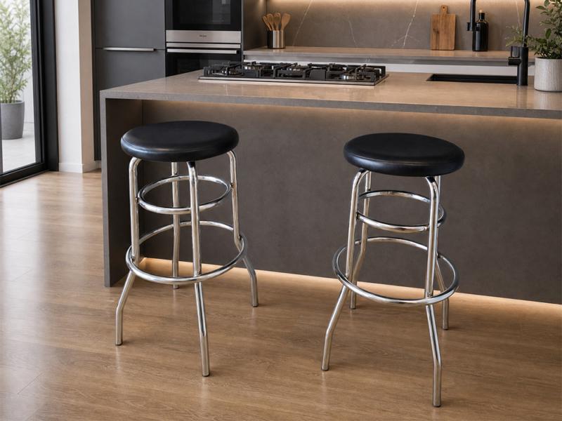 Set Di 2 Sgabelli In Finitura Cromo e Nero