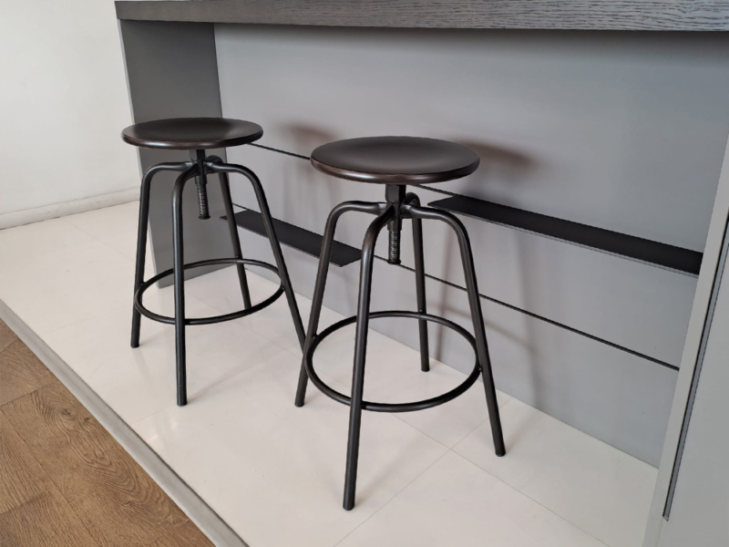 Set Di 2 Sgabelli Finitura Brunito